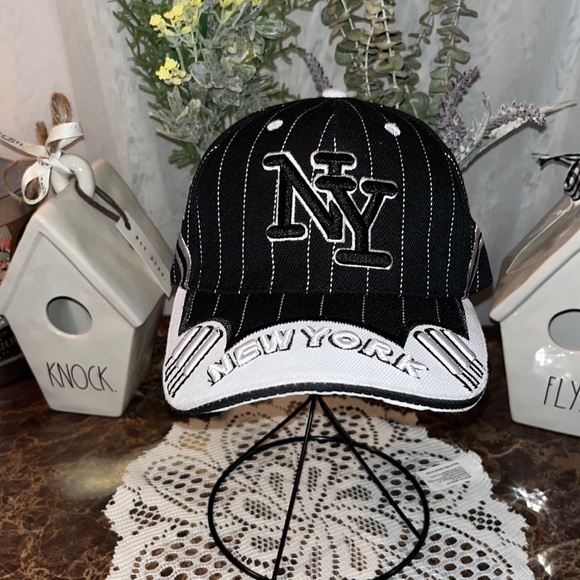 Yankees adjustable baseball cap - Picture 1 of 6